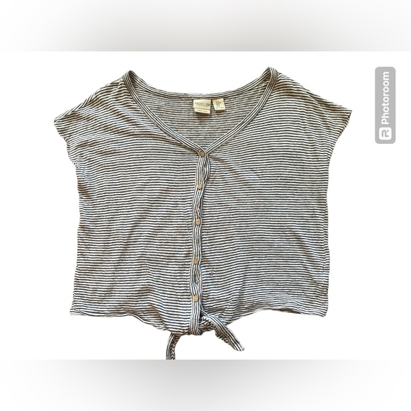 Rachel Zoe 100% Linen Button & Tie front Top. Size Medium. - Picture 2 of 12